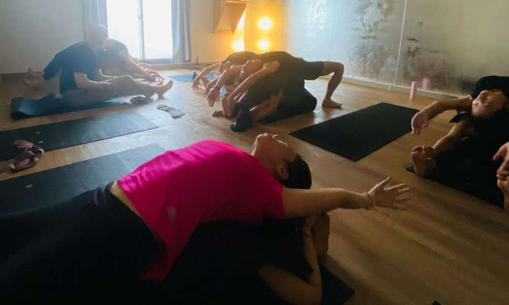 The deep stretch yoga class in Tokyo, English friendly, the teacher speaking English and Japanese