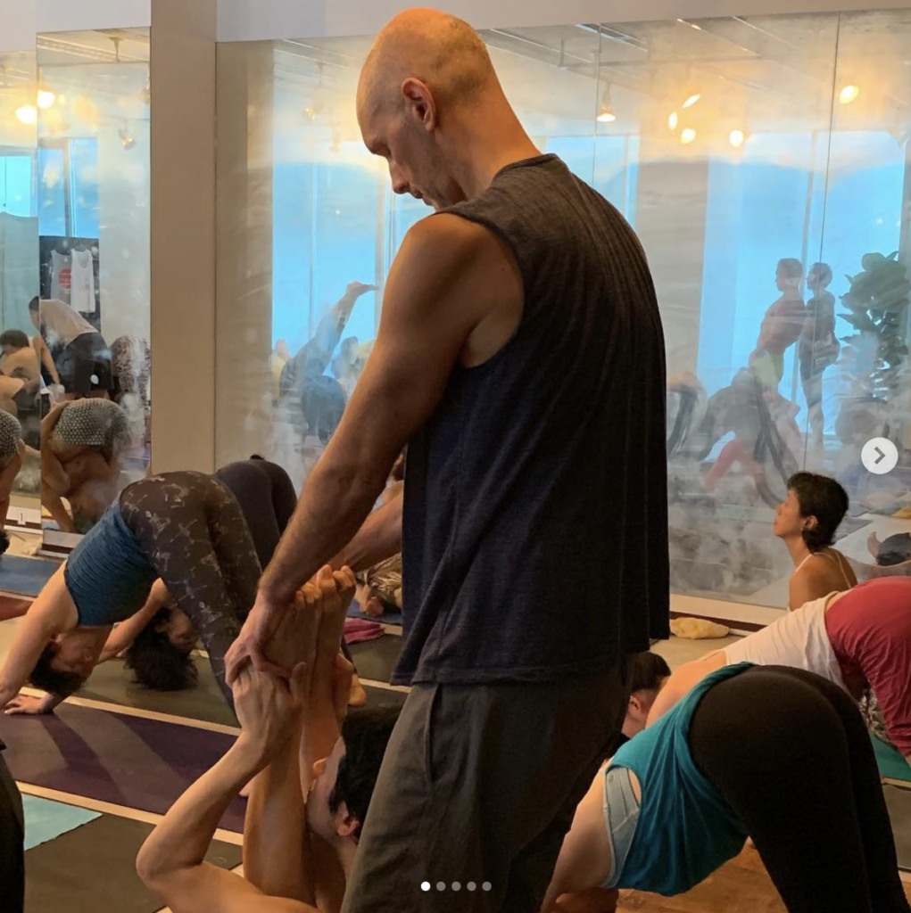 Tarik Thami teaching Ashtanga Yoga in Mysore Tokyo 