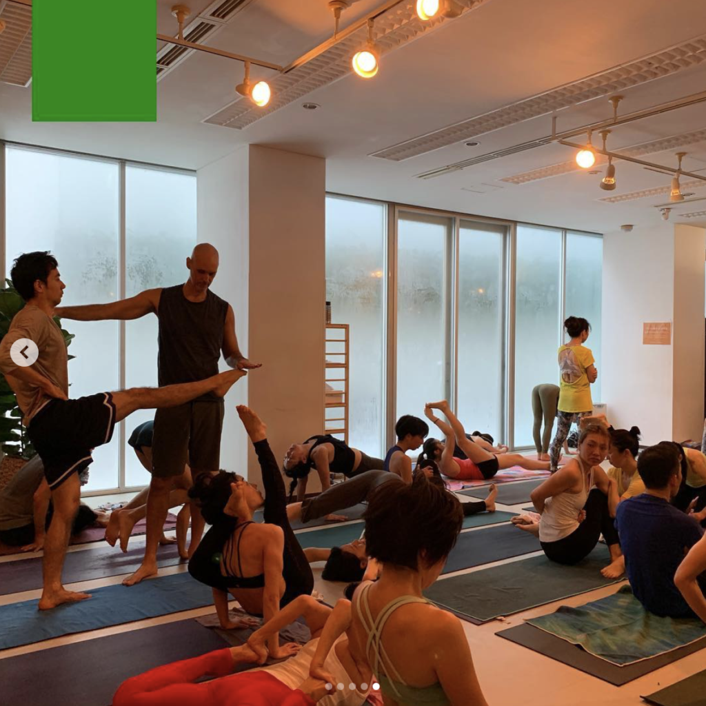 Tarik Thami teaching Ashtanga Yoga in Mysore Tokyo 